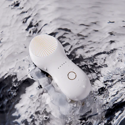 Nebulyft R2 RF anti-aging beauty device in waterproof design for home skincare